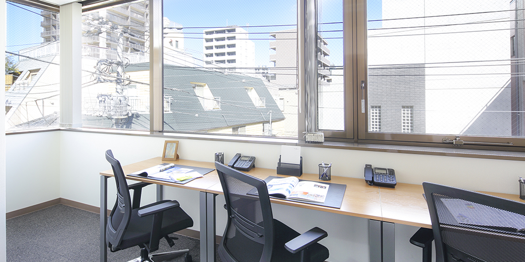 リージャスオープンオフィス新宿ウエスト会議室　ワークスペース
